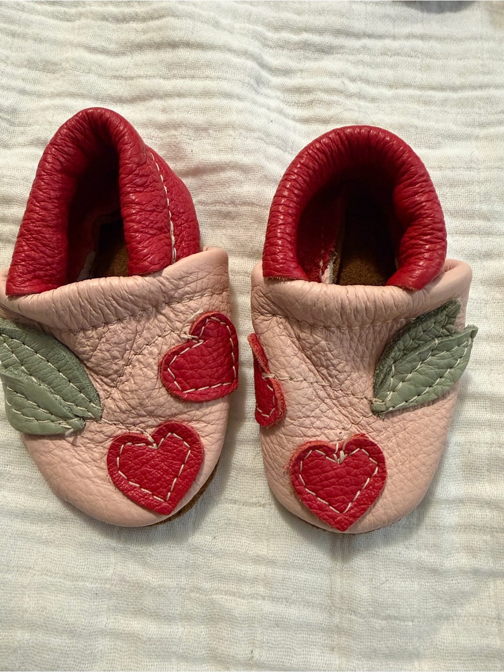 Baby Pink Leather Heart Applique Soft-Soled Shoes